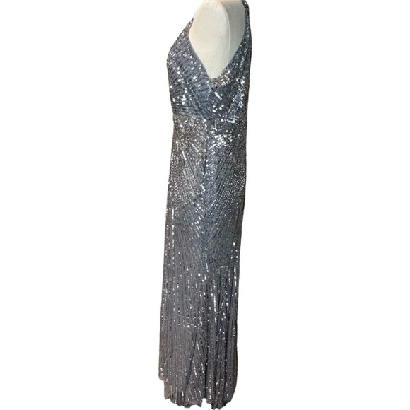 Mac Duggal NWOT Starburst Sequin Halter Sheath Gown in Platinum, size 14 - Picture 7 of 11